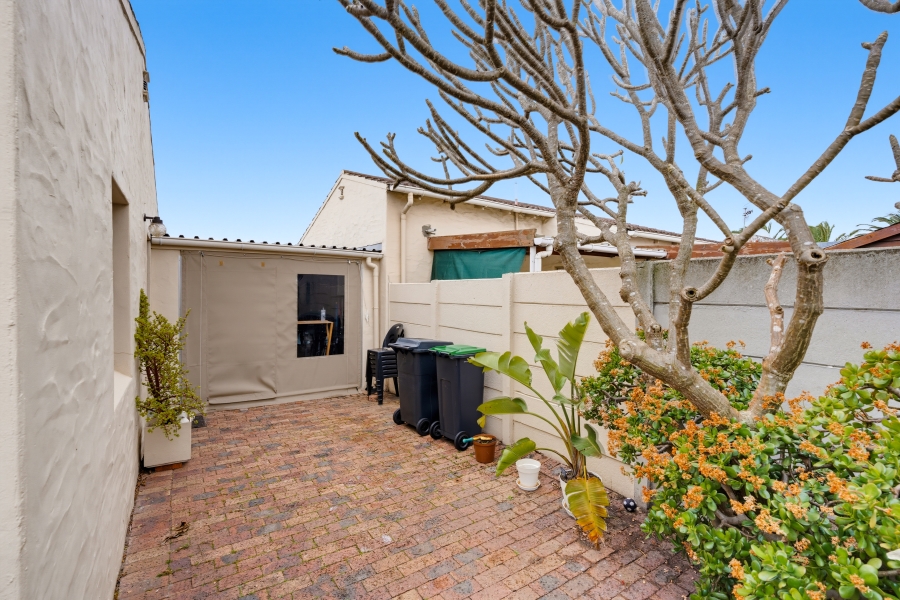 2 Bedroom Property for Sale in Edgemead Western Cape
